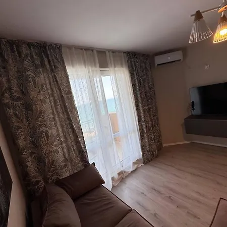 Sea View Apartment On The Beachfront *
