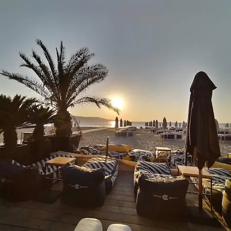 Sea View On The Beachfront 아파트